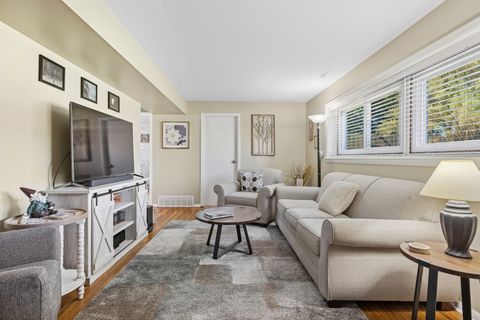 Tiny photo for 896 Canterbury Drive, Crystal Lake, IL 60014 (MLS # 12499064)