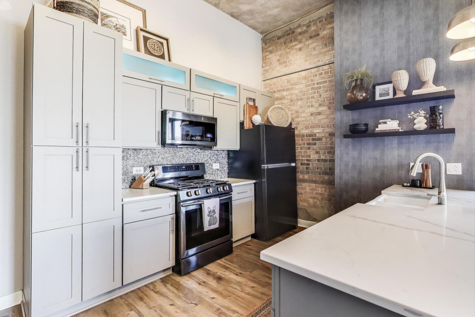 320 E 21ST Street 501
