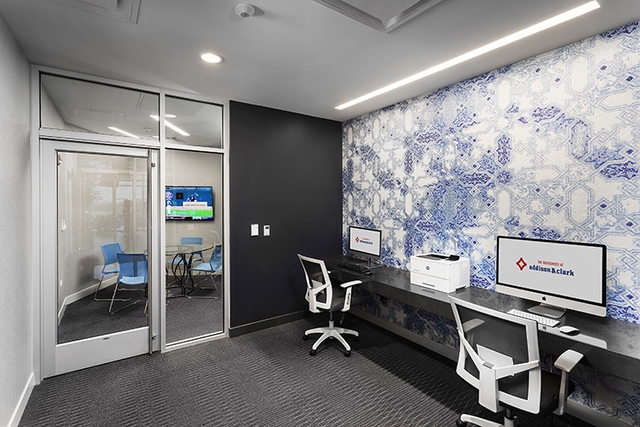 1025 W Addison Street 527