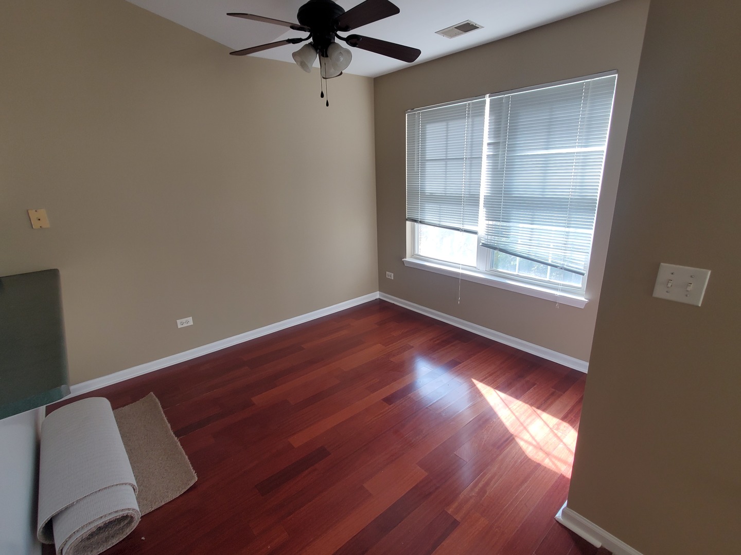 1037 N VILLAGE Drive 3