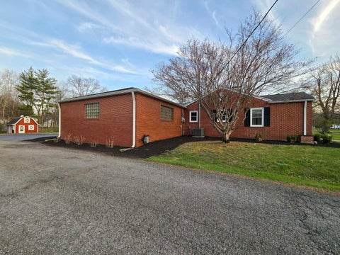 Tiny photo for 14652 N IL Hwy 37 Highway, Mt Vernon, IL 62864 (MLS # 12745419)