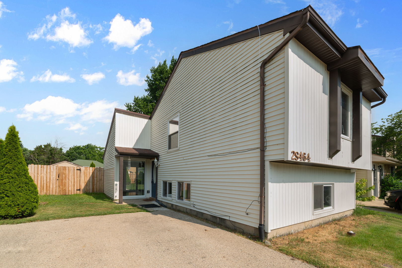 2S464 Cottonwood Court