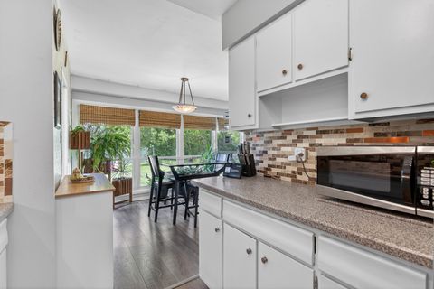 Tiny photo for 1345 Devonshire Lane, Hoffman Estates, IL 60169 (MLS # 12644496)