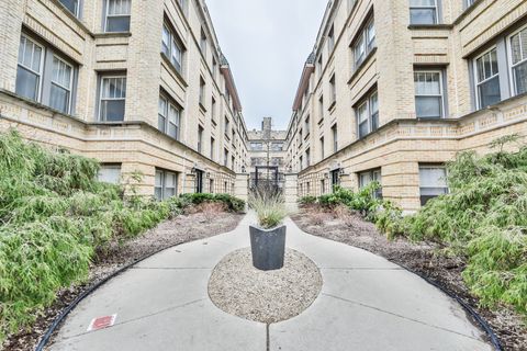 1366 W Greenleaf Avenue 3S Chicago IL 60626