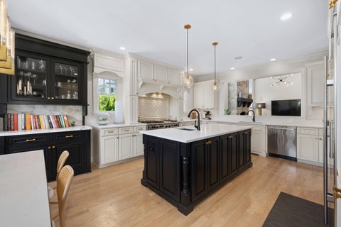 Tiny photo for 401 S LINCOLN Street, Hinsdale, IL 60521 (MLS # 12716824)