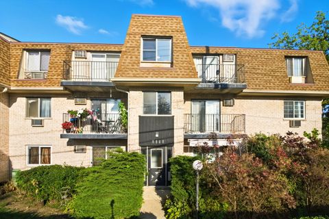 Photo of 1111 Bloomingdale Road #1A, Glendale Heights, IL 60139 (MLS # 12472791) Photo of 1111 Bloomingdale Road #1A, Glendale Heights, IL 60139 (MLS # 12472791)