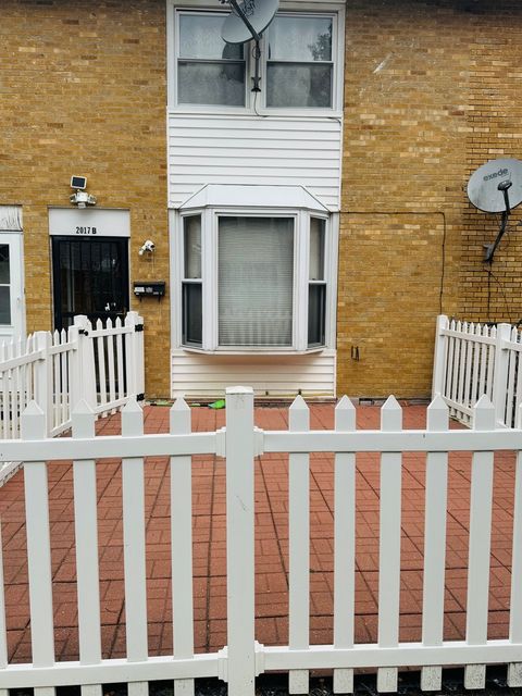 Photo of 2017 Pine Street #B, Des Plaines, IL 60018 (MLS # 12459311)
