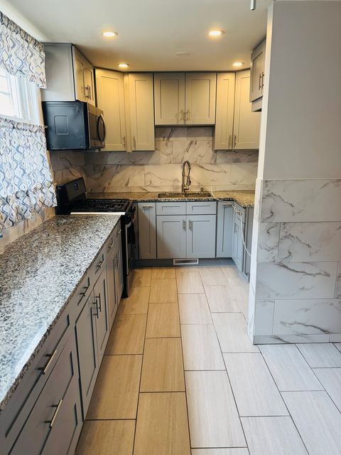 Tiny photo for 2017 Pine Street #B, Des Plaines, IL 60018 (MLS # 12459311)