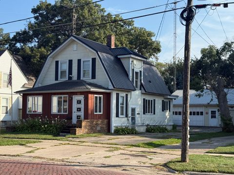 Photo of 503 E Main Street, Morrison, IL 61270 (MLS # 12428568) Photo of 503 E Main Street, Morrison, IL 61270 (MLS # 12428568)