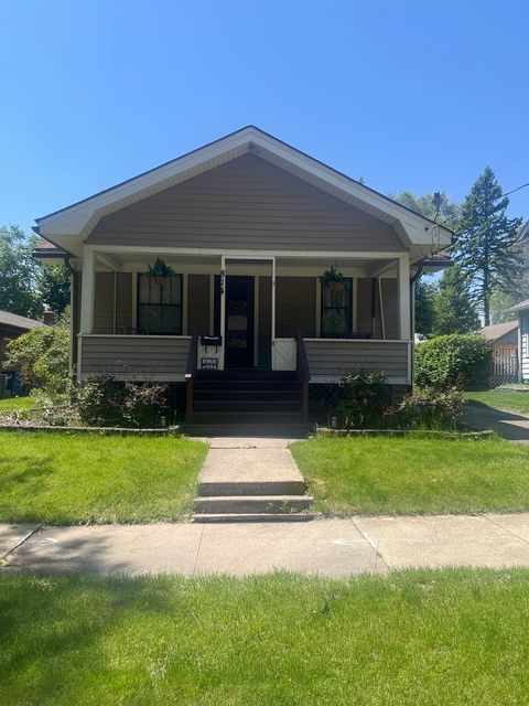 Photo of 814 Iowa Avenue, Aurora, IL 60506 (MLS # 12649039)