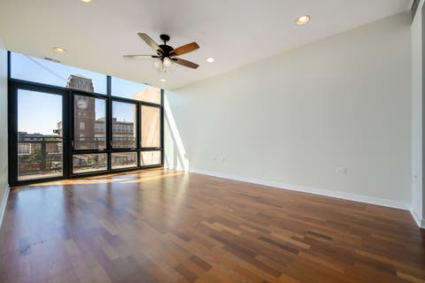 Tiny photo for 3946 N Ravenswood Avenue #607, Chicago, IL 60613 (MLS # 12726188)