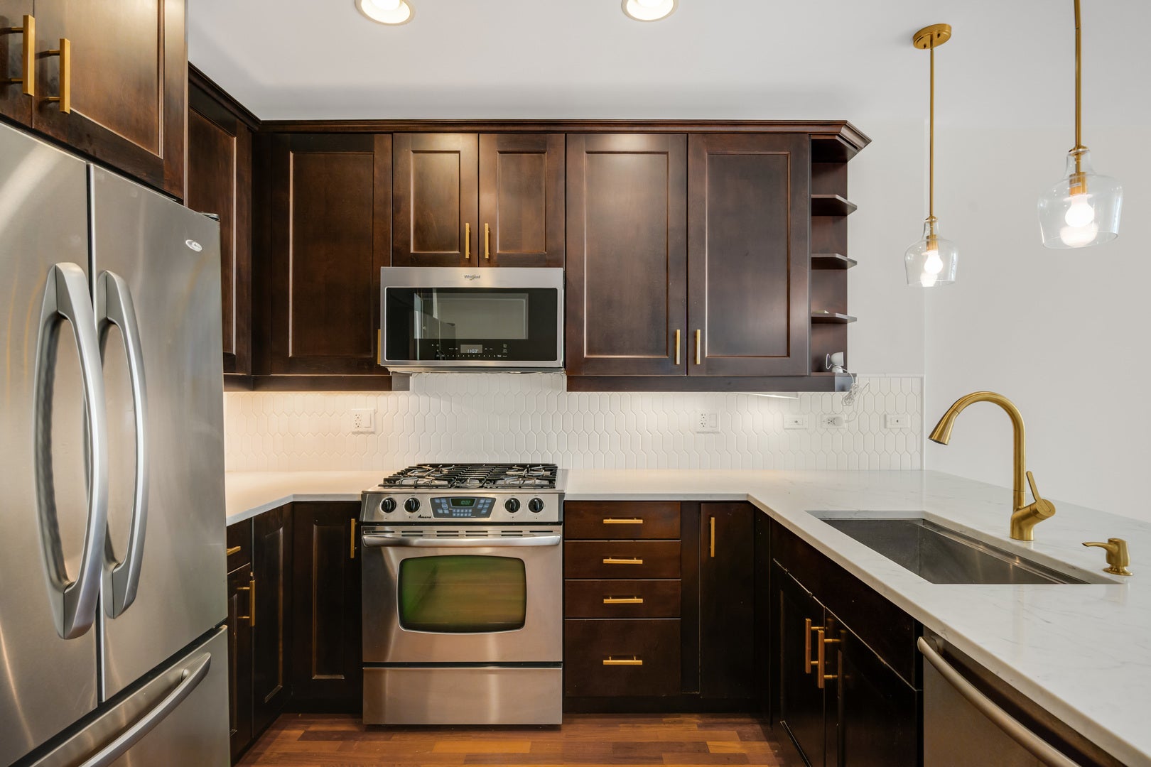 3946 N Ravenswood Avenue 607