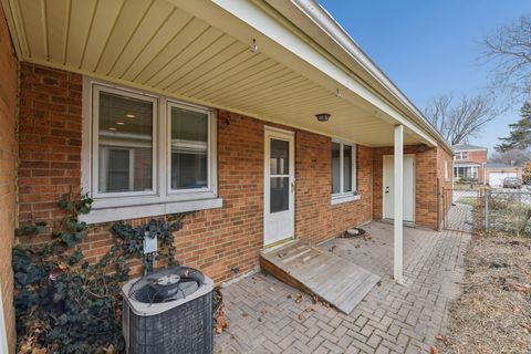 Tiny photo for 1736 Keeney Street, Evanston, IL 60202 (MLS # 12584944)