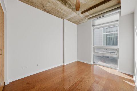 Tiny photo for 1610 W Fullerton Avenue #207, Chicago, IL 60614 (MLS # 12593504)