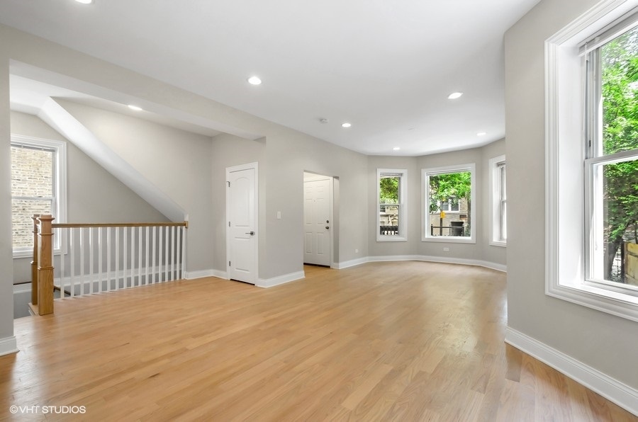 5816 N Ridge Avenue 1F