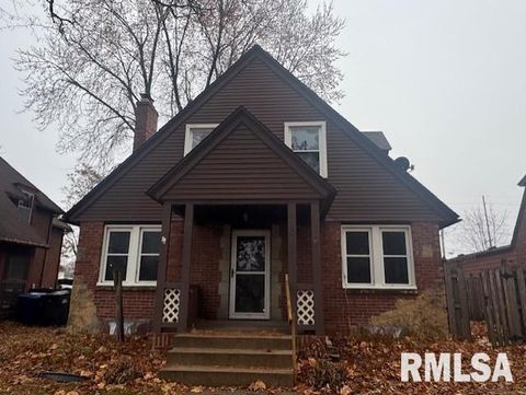 Photo of 1013 N 2ND Street, Clinton, IA 52732 (MLS # QC4269663)