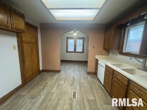 Tiny photo for 1013 N 2ND Street, Clinton, IA 52732 (MLS # QC4269663)