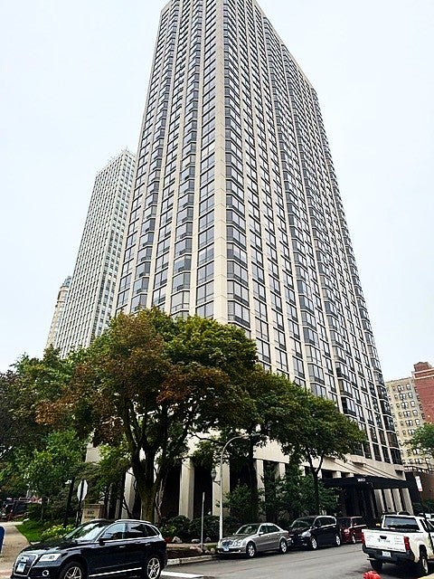 Photo of 2650 N LAKEVIEW Avenue #3103, Chicago, IL 60614 (MLS # 12758209)