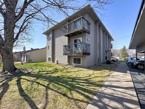 Tiny photo for 1816 53rd Street #9, Moline, IL 61265 (MLS # 12607189)