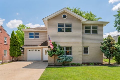 Photo of 641 8th Avenue, La Grange, IL 60525 (MLS # 12774168)
