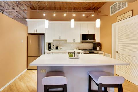 Tiny photo for 550 N Kingsbury Street #520, Chicago, IL 60654 (MLS # 12671161)
