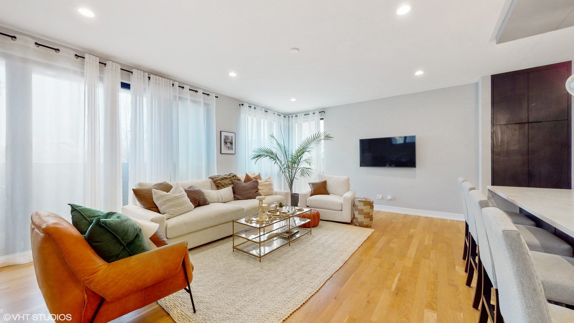 1203 W Superior Street 1C