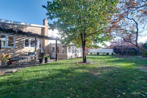 Tiny photo for 18 S Vista Avenue, Addison, IL 60101 (MLS # 12517249)