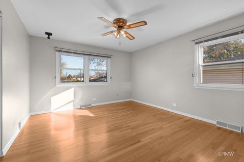 Tiny photo for 18 S Vista Avenue, Addison, IL 60101 (MLS # 12517249)