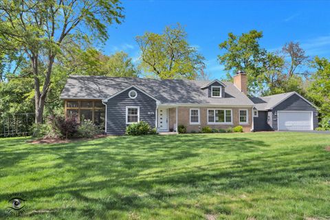 Photo of 829 E Porter Avenue, Naperville, IL 60540 (MLS # 12646296)