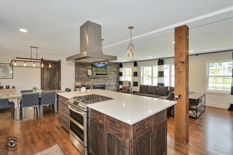 Tiny photo for 829 E Porter Avenue, Naperville, IL 60540 (MLS # 12646296)