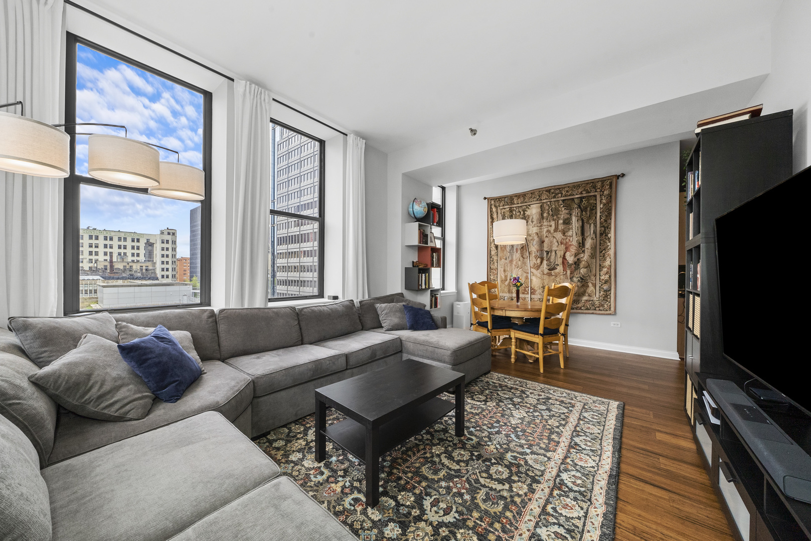 8 W MONROE Street 1704
