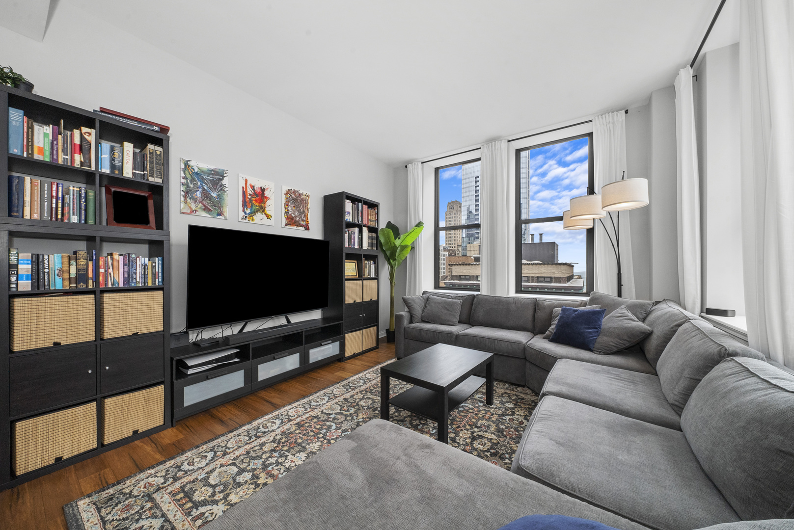 8 W MONROE Street 1704