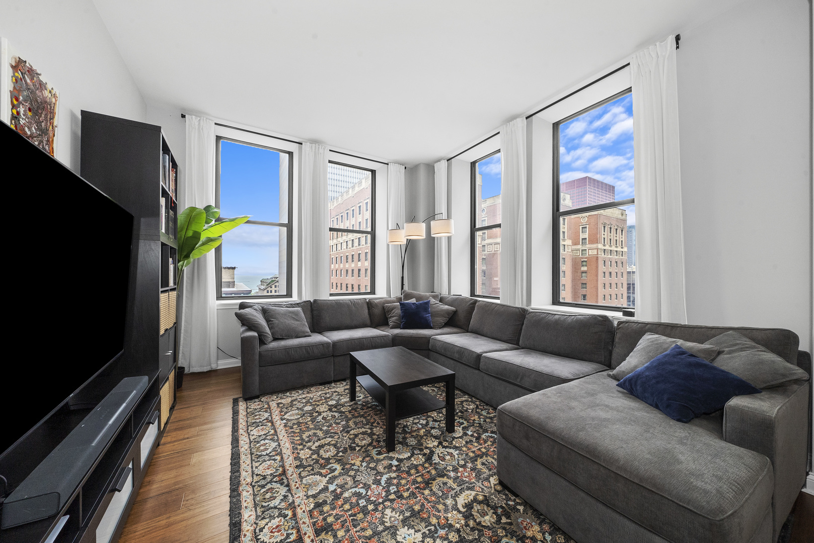 8 W MONROE Street 1704