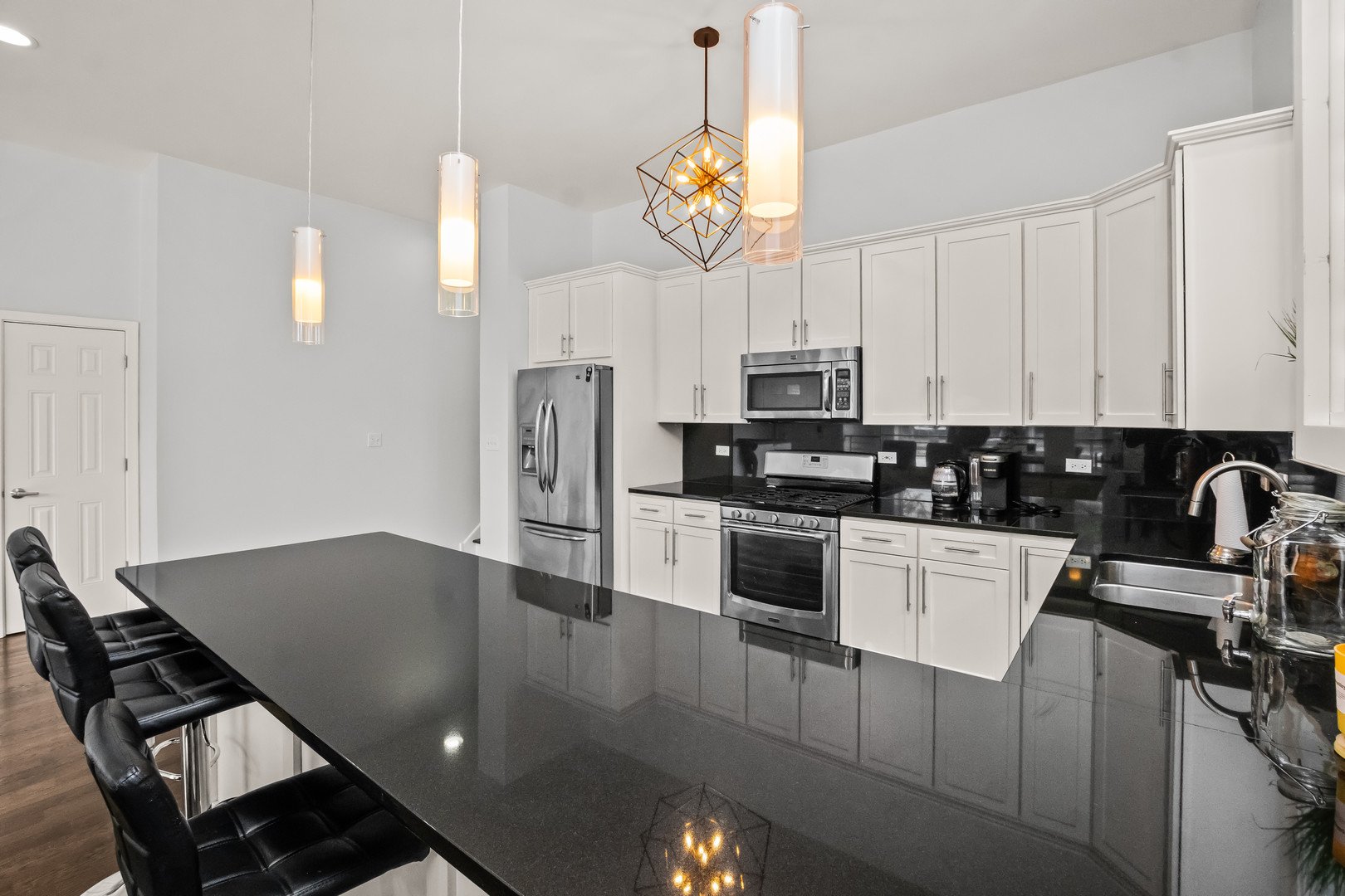 1500 W Grand Avenue 1E