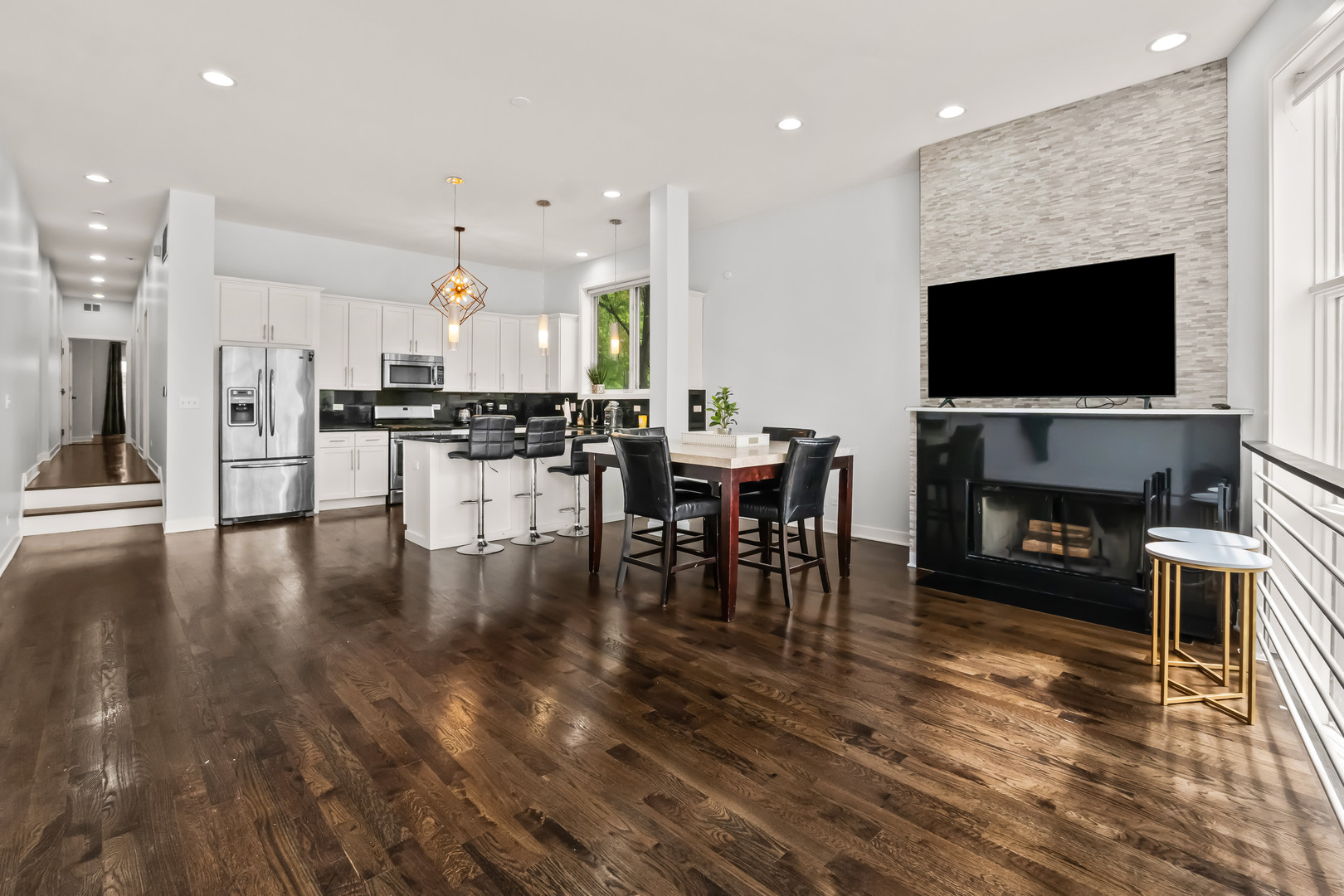1500 W Grand Avenue 1E
