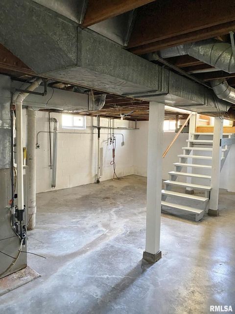 Tiny photo for 1548 W CENTRAL PARK Avenue, Davenport, IA 52804 (MLS # QC4268508)