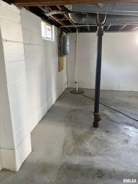 Tiny photo for 1548 W CENTRAL PARK Avenue, Davenport, IA 52804 (MLS # QC4268508)