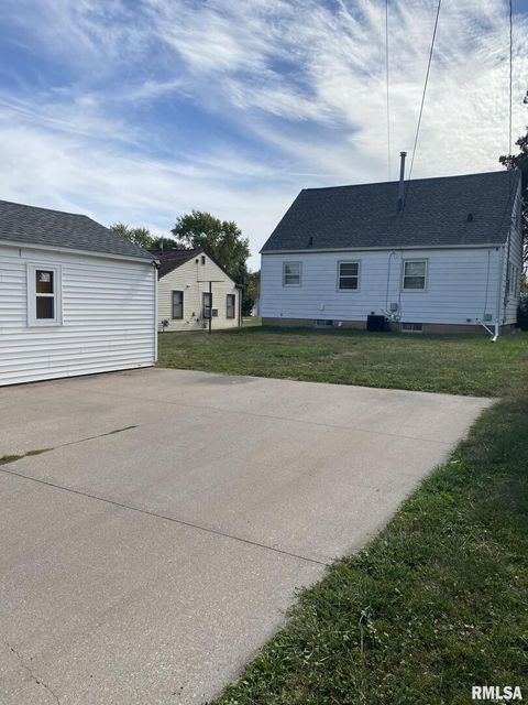 Tiny photo for 1548 W CENTRAL PARK Avenue, Davenport, IA 52804 (MLS # QC4268508)