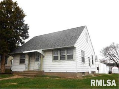 Photo of 1548 W CENTRAL PARK Avenue, Davenport, IA 52804 (MLS # QC4268508)