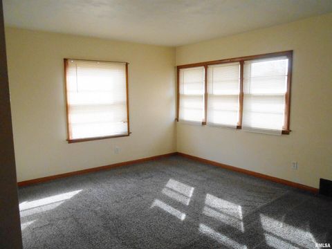 Tiny photo for 1548 W CENTRAL PARK Avenue, Davenport, IA 52804 (MLS # QC4268508)