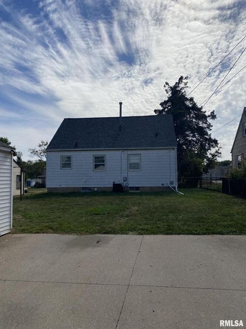 Tiny photo for 1548 W CENTRAL PARK Avenue, Davenport, IA 52804 (MLS # QC4268508)