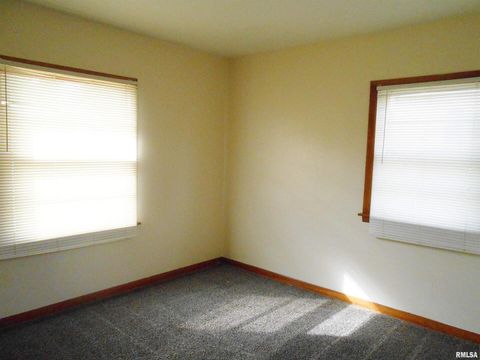 Tiny photo for 1548 W CENTRAL PARK Avenue, Davenport, IA 52804 (MLS # QC4268508)