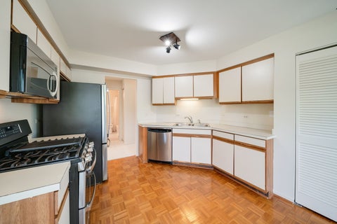 Tiny photo for 2 Willow Parkway, Buffalo Grove, IL 60089 (MLS # 12742453)