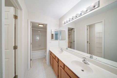 Tiny photo for 2 Willow Parkway, Buffalo Grove, IL 60089 (MLS # 12742453)