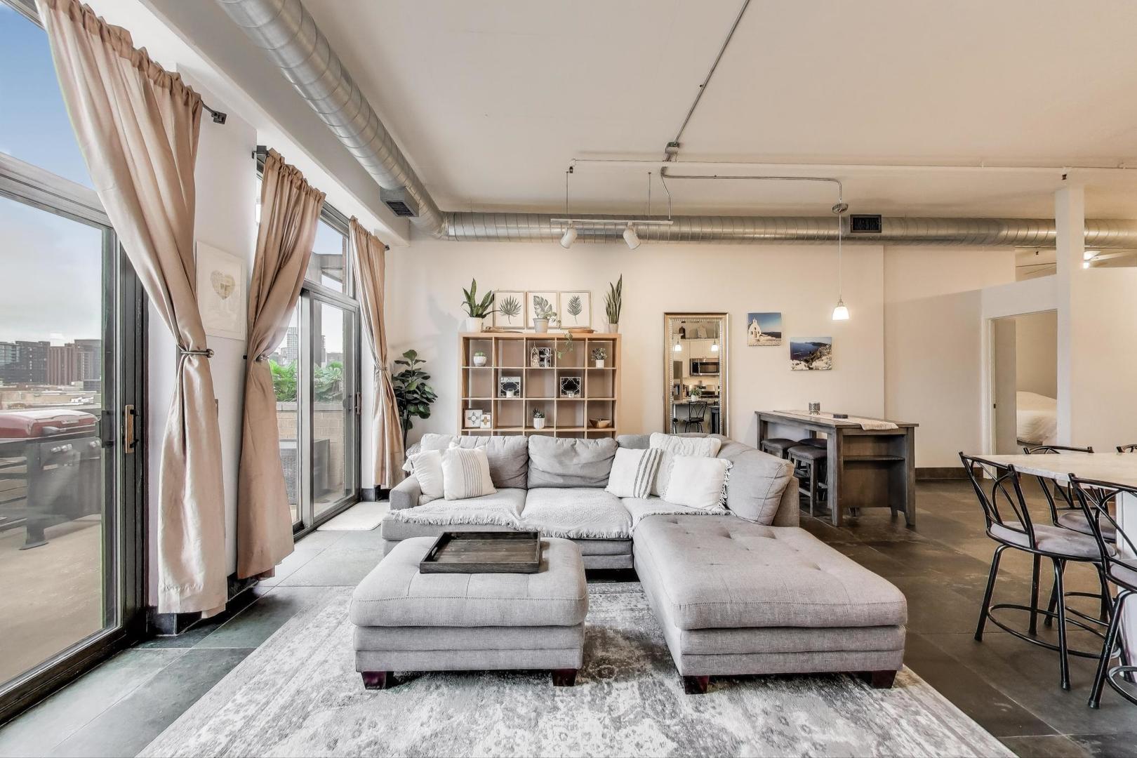1301 W Madison Street 605