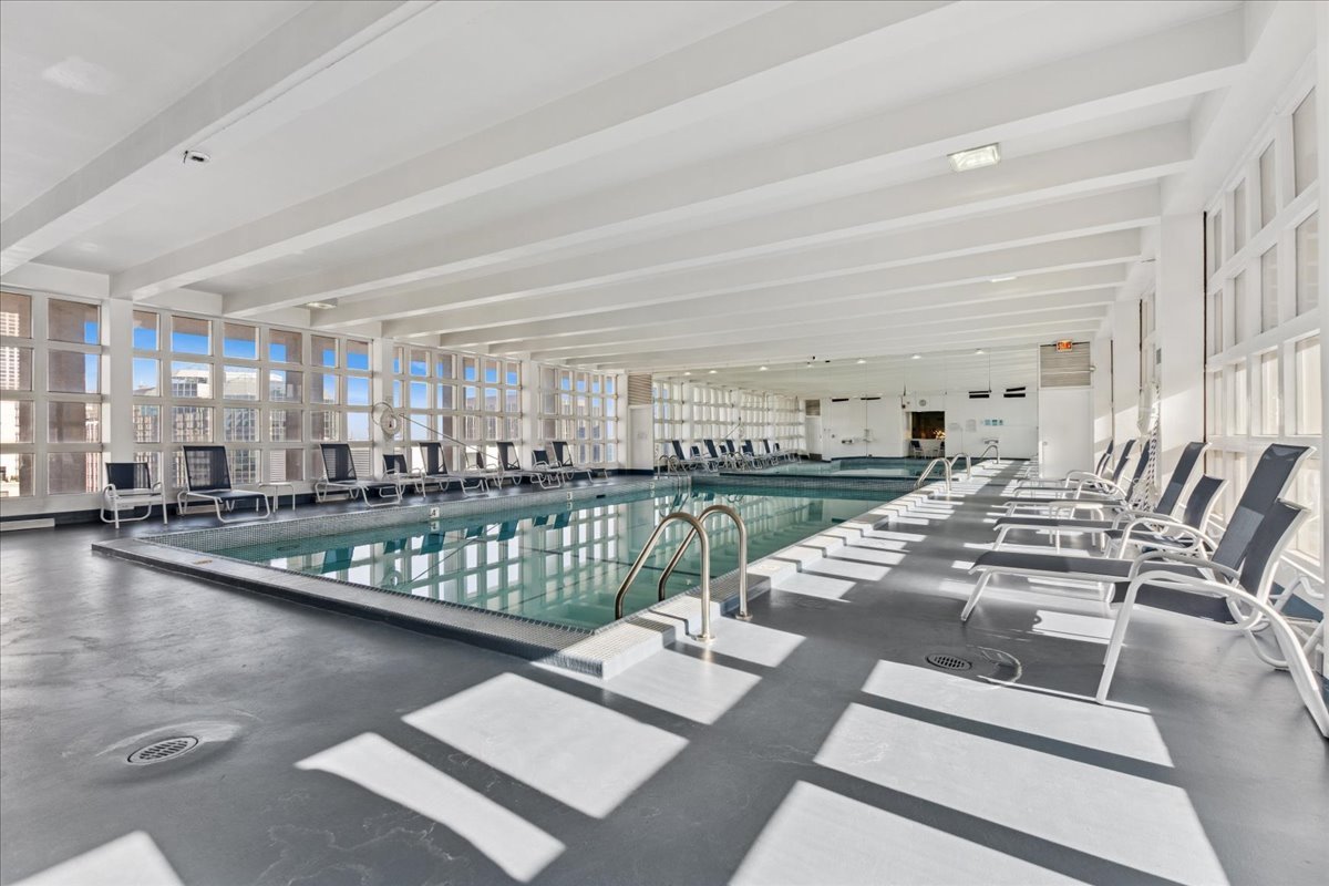 535 N MICHIGAN Avenue 2204