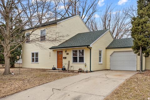 Photo of 128 Fairview Lane, Streamwood, IL 60107 (MLS # 12577598)