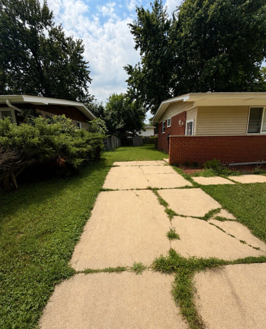 834 W Strieff Lane