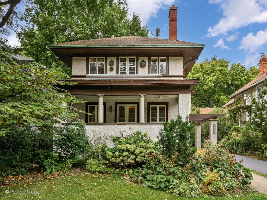 Photo for 225 Clinton Avenue, Oak Park, IL 60302 (MLS # 12493970)