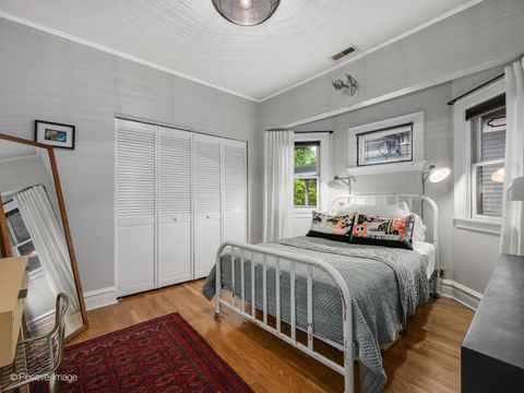 Tiny photo for 225 Clinton Avenue, Oak Park, IL 60302 (MLS # 12493970)